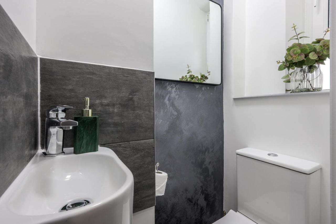 Cosy 4-Bedroom Apartment Next To Borough London Ngoại thất bức ảnh
