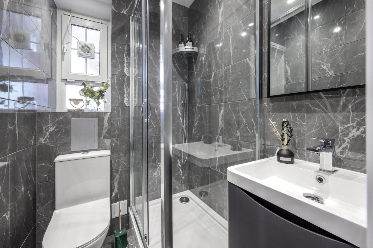 Cosy 4-Bedroom Apartment Next To Borough London Ngoại thất bức ảnh